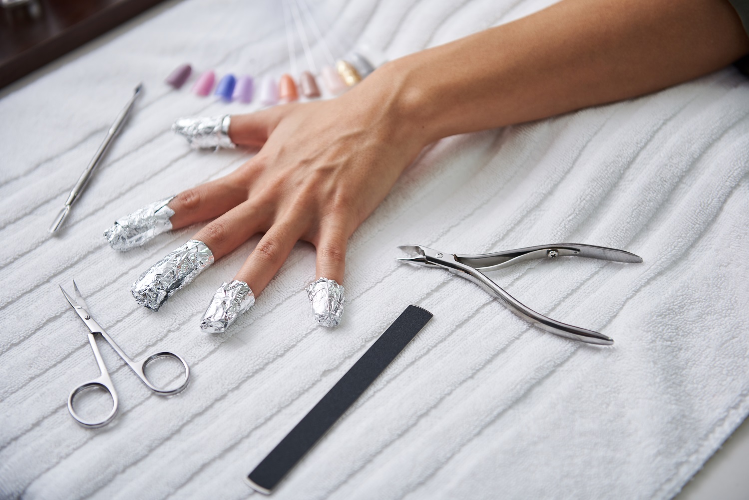 how-to-remove-gel-nails-at-home-the-daily-struggle