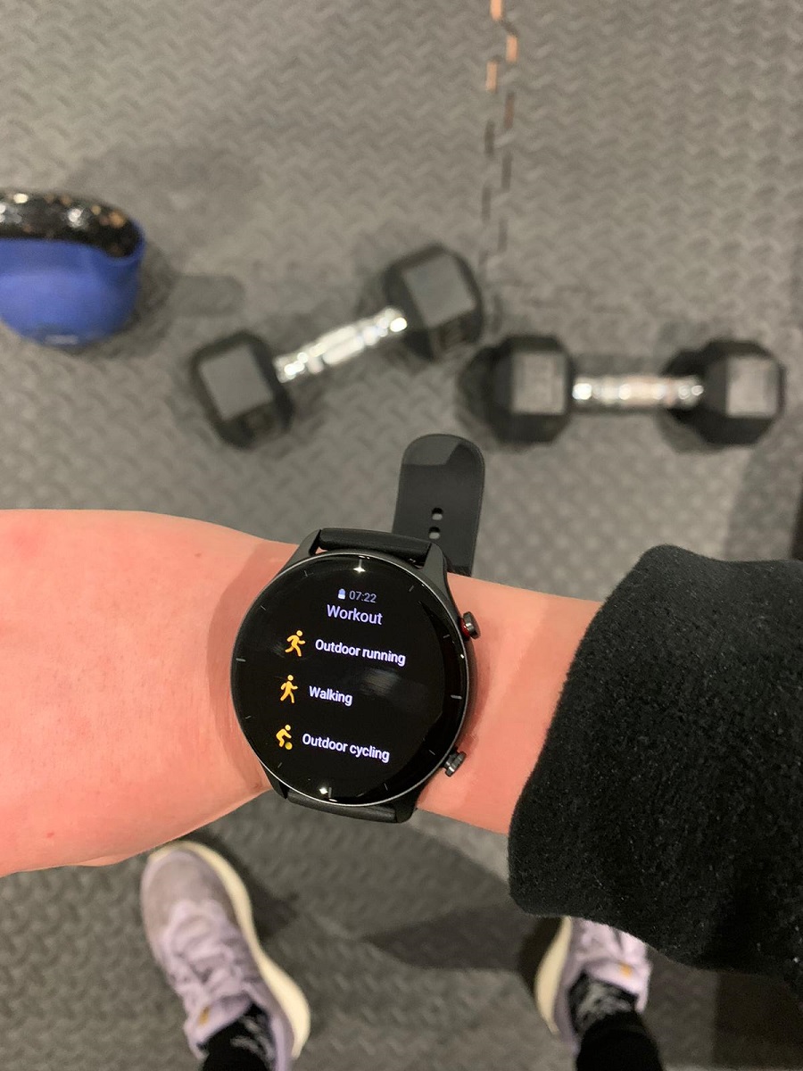 Amazfit GTR 2e Review: Bulky, Power-Packed Smartwatch For Fitness Freaks -  Gizbot Reviews